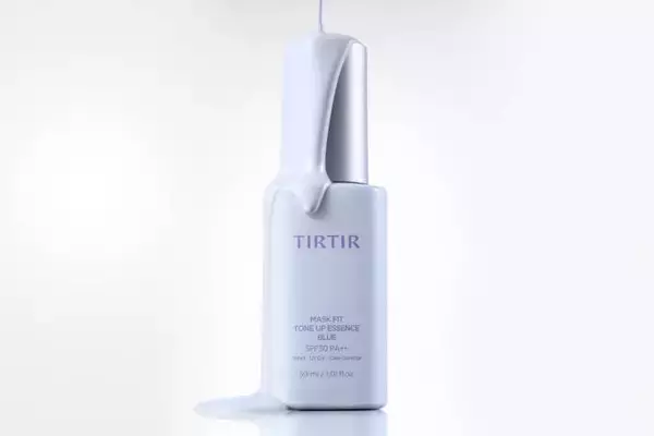 TIRTIR、ブルートーンで透明感を引き出す「トーンアップエッセンス」新色登場