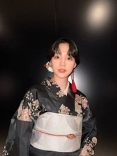 のん、艶やかな黒の着物姿に称賛の嵐「お美しい」「上品なオトナの色気を感じます」