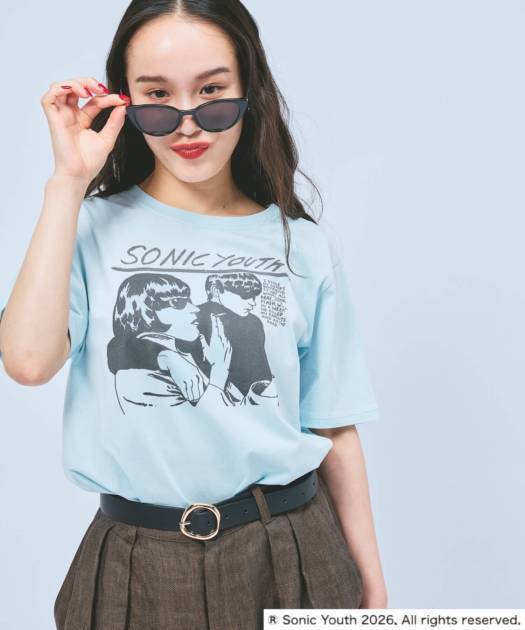 「niko and …」からSONIC YOUTHを大胆にデザインしたTシャツなどが登場。7月2日より販売開始