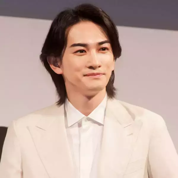 町田啓太、『光る君へ』乗馬オフSHOTに反響「めっちゃカッコイイ」「お美しすぎます」