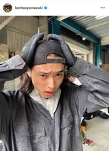 「最高にかっこいい」山崎賢人、キャップを被ったキメ顔SHOTにファン興奮「破壊力えぐ」