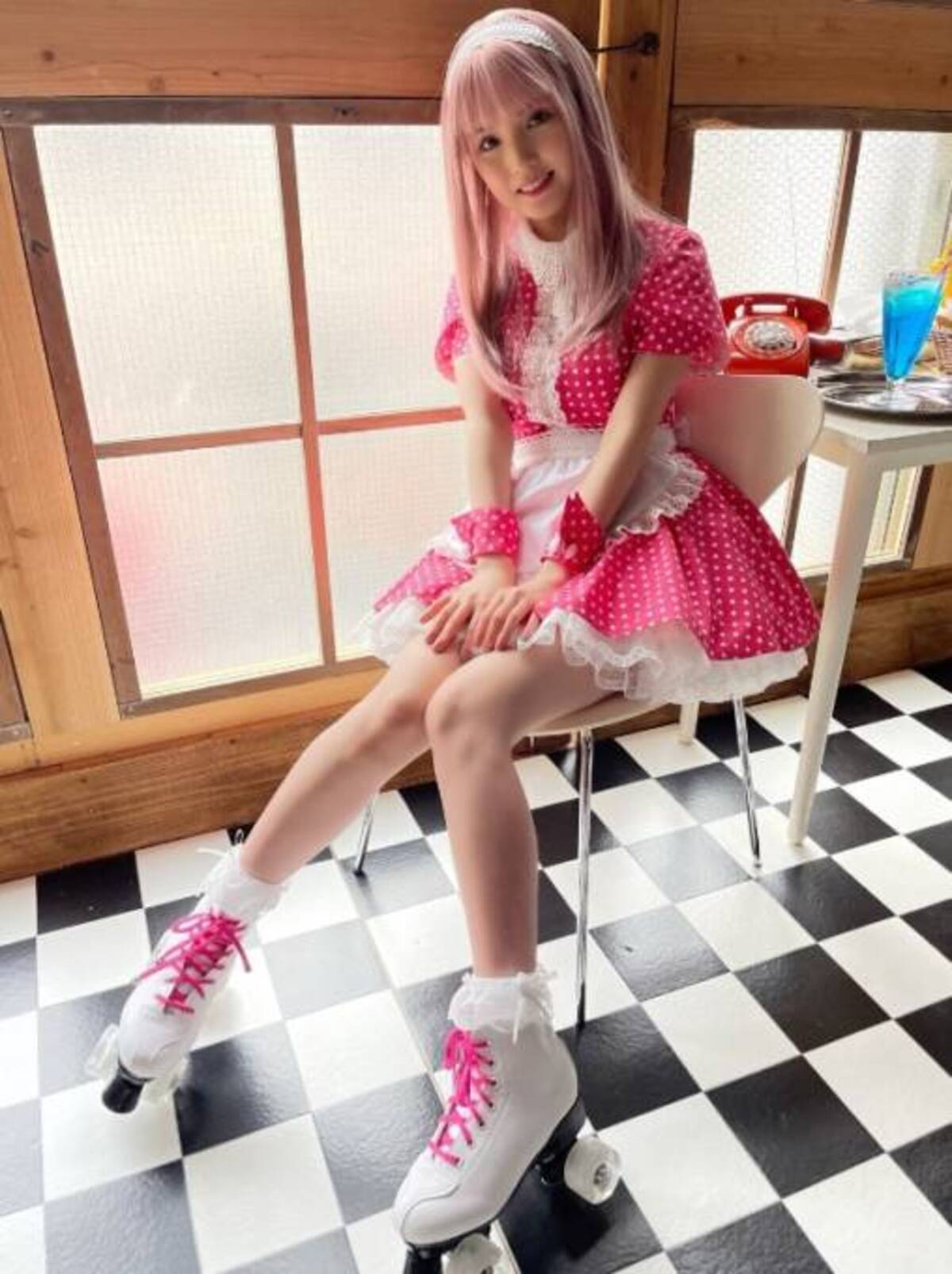 道重さゆみ、美脚際立つウェイトレス風衣装SHOTにファン悶絶「凄く 