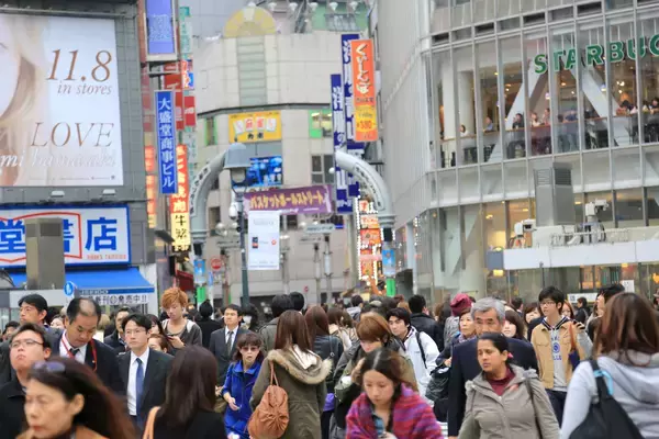 キャッシュレス4割突破も根強い「現金派」 資産の5割が眠る日本の特殊事情