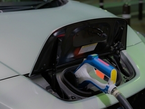 自動車市場の正常化に2～3年。バッテリEVへのシフト、目標より遅れる可能性