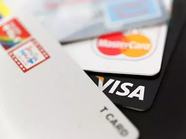 キャッシュレスの代償　小売の手数料負担4割増