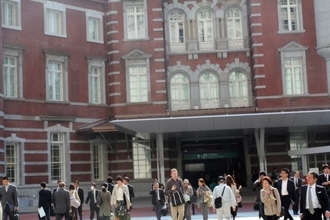 賃上げでも生活が楽にならない理由　実質賃金プラス転換の裏に潜む「固定費のワナ」