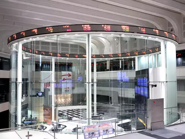 日経平均、前場は833円高　米国株高を受け5万6700円台へ大幅上昇