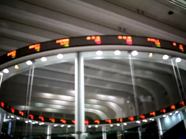 日経平均342円高、5.5万円回復。米株安を跳ね返す「逆行高」の不気味な底堅さ