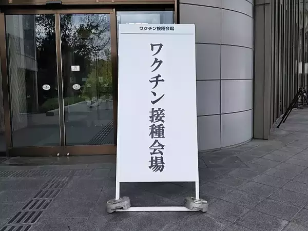 3回目ワクチン、「副反応・後遺症の責任取れない」、職域接種2割のみ。各自で判断を推奨