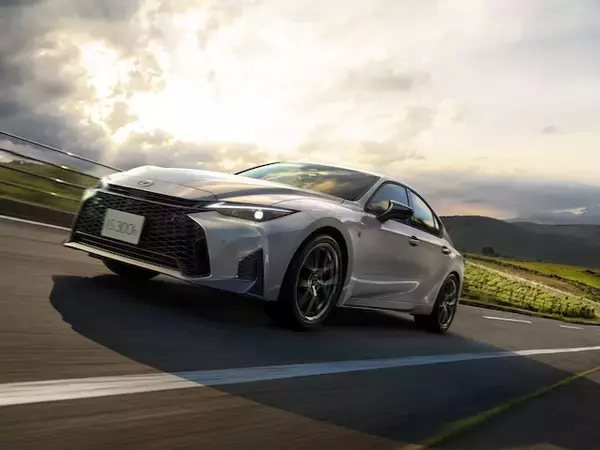LEXUS、コンパクト・スポーツセダン「IS」を大幅改良　パワートレーンはハイブリッドのFR車だ