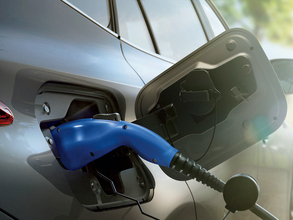 トヨタ、中型SUVハリアーにPHEV新設定　補助金を含め約62.0万円の優遇