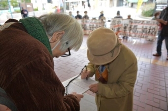 「安心できる年金制度を」年金受給者ら署名活動
