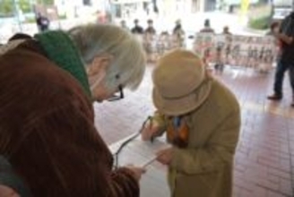 「安心できる年金制度を」年金受給者ら署名活動