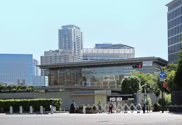 支持率と不満の乖離　政治と国民の認識差を生む構造