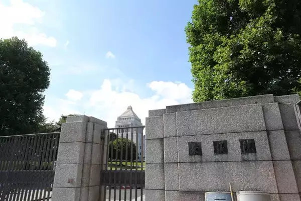 「社会保障 vs 防衛」二項対立の罠、高市政権が目指す「危機管理投資」による両立の成否