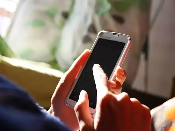 土曜の朝の「経済ニュース」が習慣に。週末の30分が将来の資産格差を生む理由