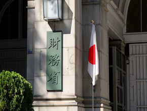 ODAはなぜ増減するのか　財政制約の中で進む「国家の資金配分」