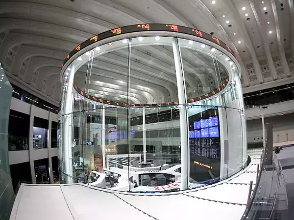 東京株大引け：日経平均660円高と大幅反発。急落後の自律反発で5万3000円台を回復