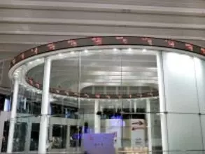 前場の日経平均、151円安の5万6790円。GDP下振れと戻り売りが交錯