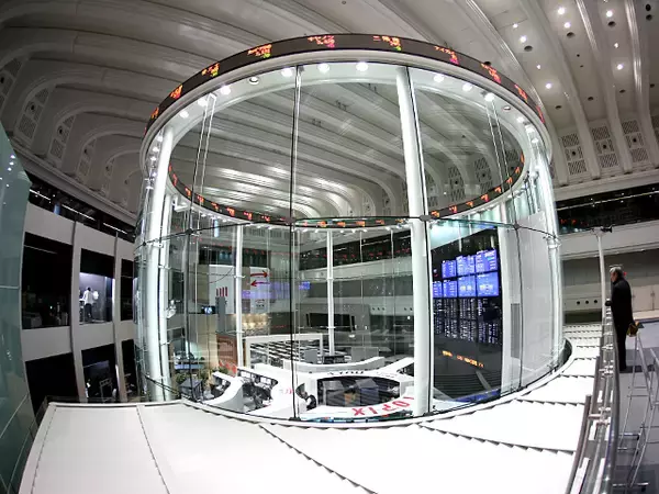 日経平均413円安。東エレクが1230円高、アドバンテストが急伸もSBGの独歩安が重石