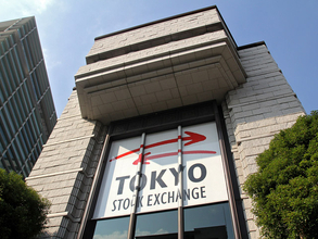 日経平均、前場は1300円超えの大幅反発　買い戻し優勢で上昇