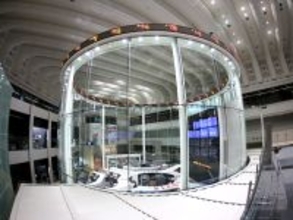 日経平均前場、54,000円台回復。米株高と円安追い風に「戻り」を試す