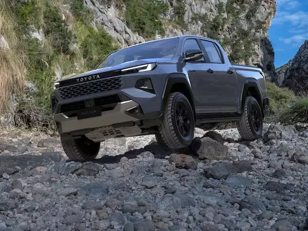 TOYOTA、新型ハイラックスのBEVモデル、タイで公開　日本仕様はディーセルエンジン搭載