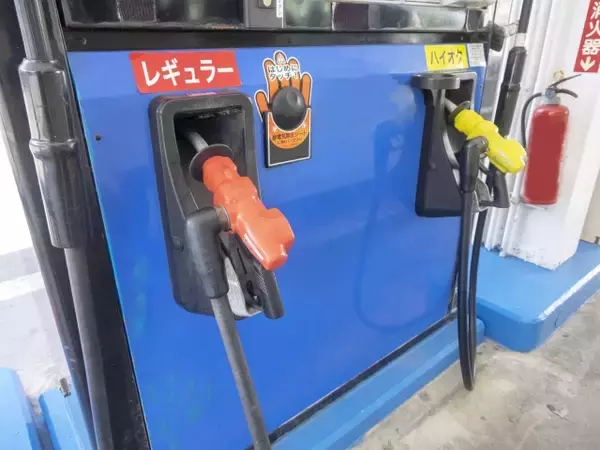 ガソリン価格の「構造的な歪み」。上昇は速く下落は遅い、家計を揺さぶる価格の正体
