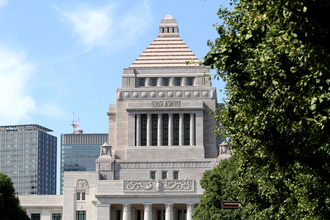 財務省が説明する予算の中身　「持続性」と「成長」のバランスをどう読むか