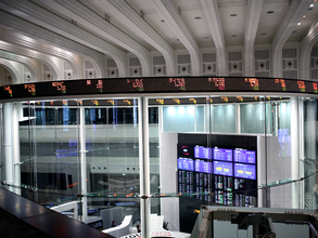 日経平均大引け、1866円安。日銀据え置き後の円安と中東リスクが重石