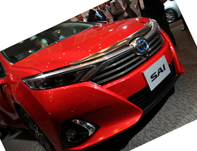 コンサバティブからアグレッシブに変容　「SAI」はトヨタのセダンを救うか？