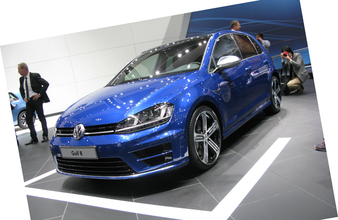 昭和の修飾語かも知れないが、「羊の皮を被った狼」の詞が絶対に似合う「VW Golf R」
