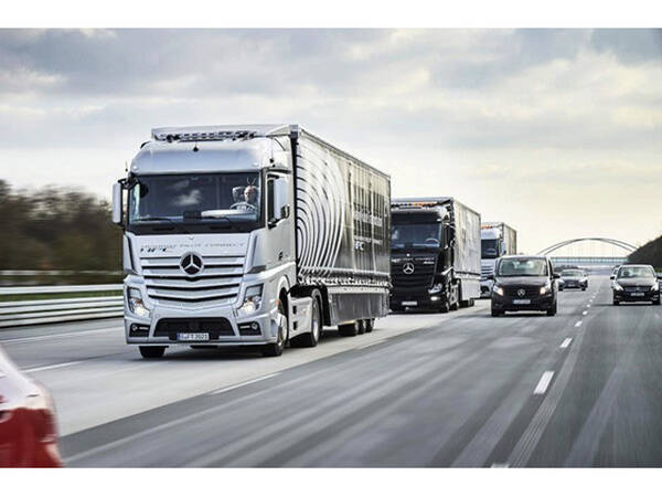 いすゞ と 日野 が複数台トラックの隊列自動運転について 協働で技術開発に取り組む 16年6月4日 エキサイトニュース