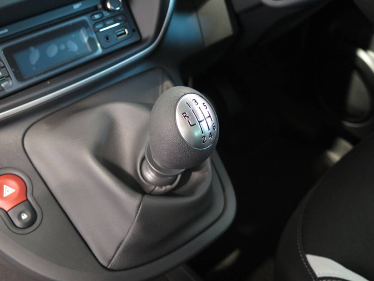 マニュアルシフトを駆使して思い切り走らせる限定車ルノー カングー S Mt 発売 17年8月28日 エキサイトニュース