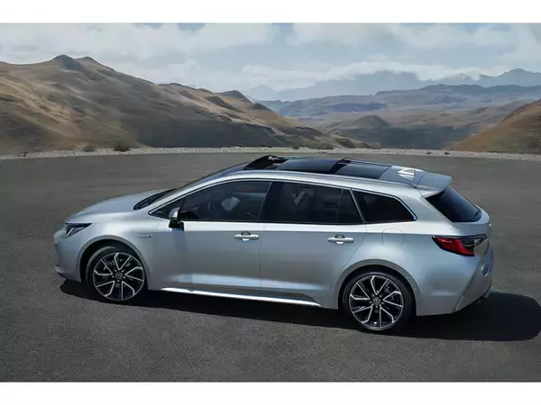 トヨタ、新型カローラのステーションワゴン「カローラ・ツーリングスポーツ」発表