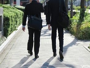 人手不足下での大リストラブーム。希望退職募集。既に昨年の人員の2倍