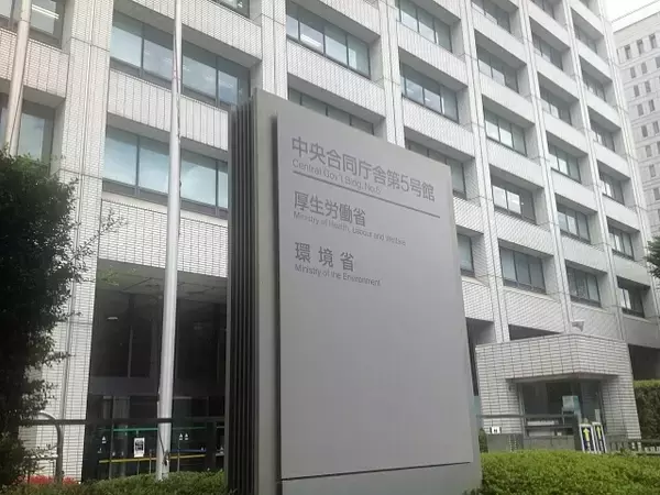 過労死等、請求件数増加。支給決定減少。「嫌がらせ、いじめ等」が原因