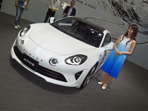 40psアップのエンジンを積んで大幅な性能向上を果たしたアルピーヌA110S登場