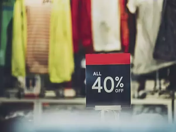 消費税増税。年末の消費、「節約を意識」する者8割。ネットショッピングを利用8割