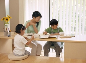 急増するテレワークのメリット、デメリット。効率よく仕事をするための秘訣は照明にあり