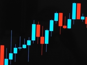 コロナ禍の株高の背景。迅速な緩和措置など金融システムへの信頼、一方でバブルの危険性も