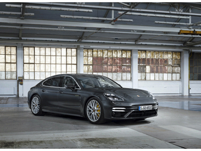 ポルシェ・ジャパン、700psの新型パナメーラ、ハイブリッドモデルを発売