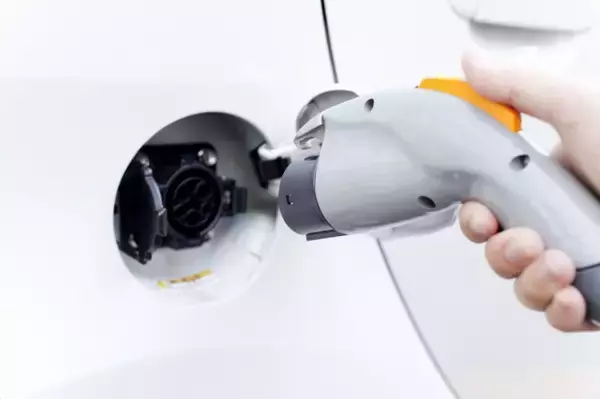 コロナ禍でも勢いを増すEV市場。各国のメーカー間で技術提携がさかん