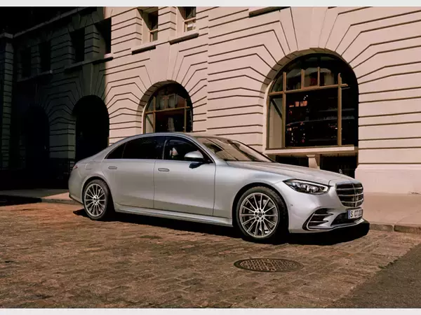 メルセデス・ベンツ、8年ぶりにフルモデルチェンジした新型Sクラス発売