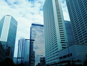 正社員の採用予定、企業の55％。9年ぶりの低水準。70歳継続雇用導入も減速