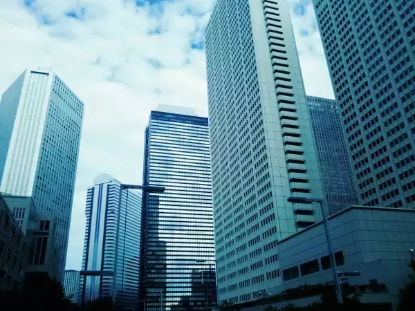 正社員の採用予定、企業の55％。9年ぶりの低水準。70歳継続雇用導入も減速