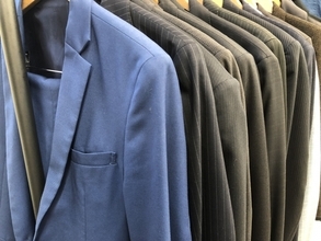 上場アパレル企業。春物好調も前年割れが75％。うち83％は10％以上減