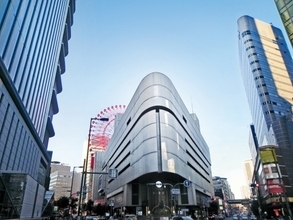 コロナ禍の小売業、業態毎に明暗。苦境のコンビニと百貨店、スーパーは巣籠り需要等でV字回復