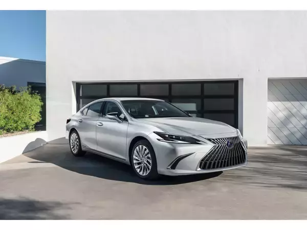 LEXUS、上海モーターショーのプレスデーで中核サルーン新型「ES」を世界初公開