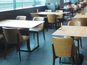 コロナ不況下の人手不足、飲食店の6割。個人消費関連で高い傾向